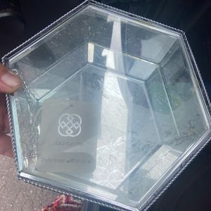 Daisy Fuentes jewelry box